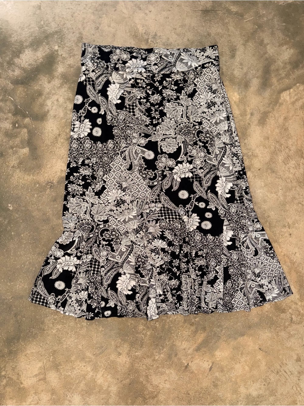 Harold’s Black White Floral Midi Skirt A-Line Pull On Stretch Women’s M